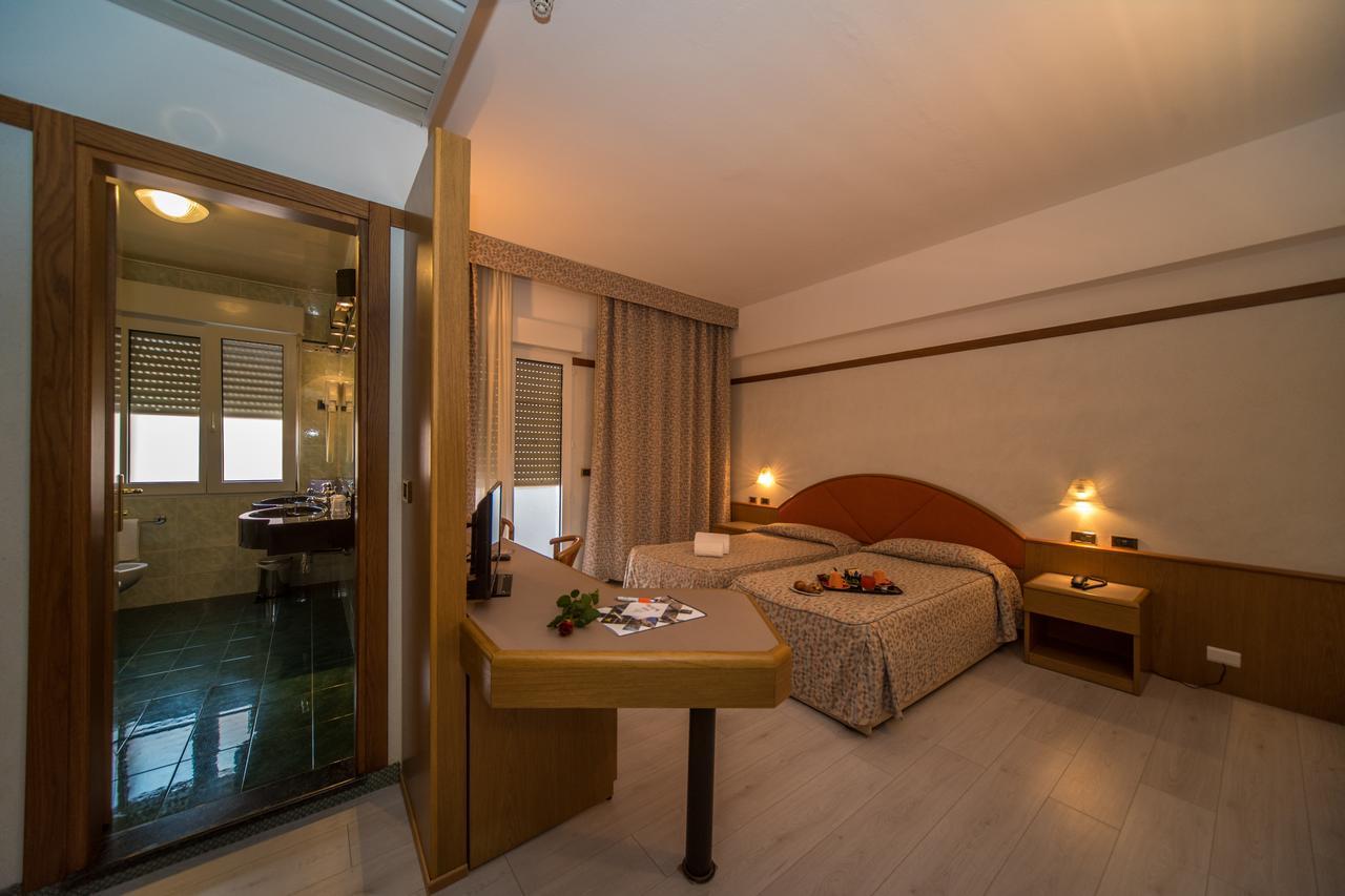 New Petit Hotel Tempio Pausania Exterior foto