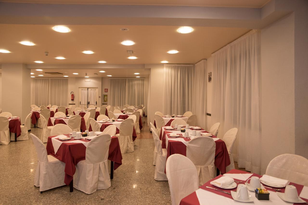 New Petit Hotel Tempio Pausania Exterior foto