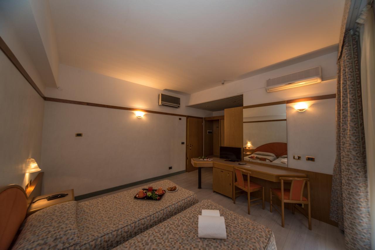 New Petit Hotel Tempio Pausania Exterior foto