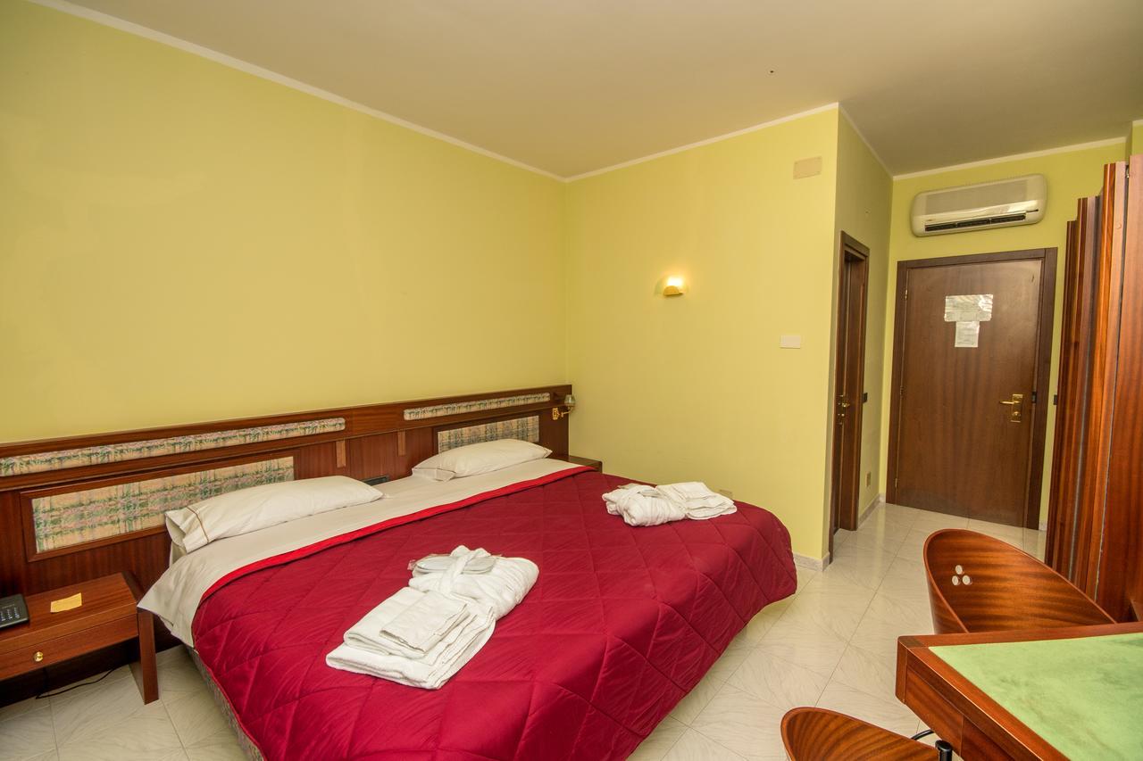 New Petit Hotel Tempio Pausania Exterior foto