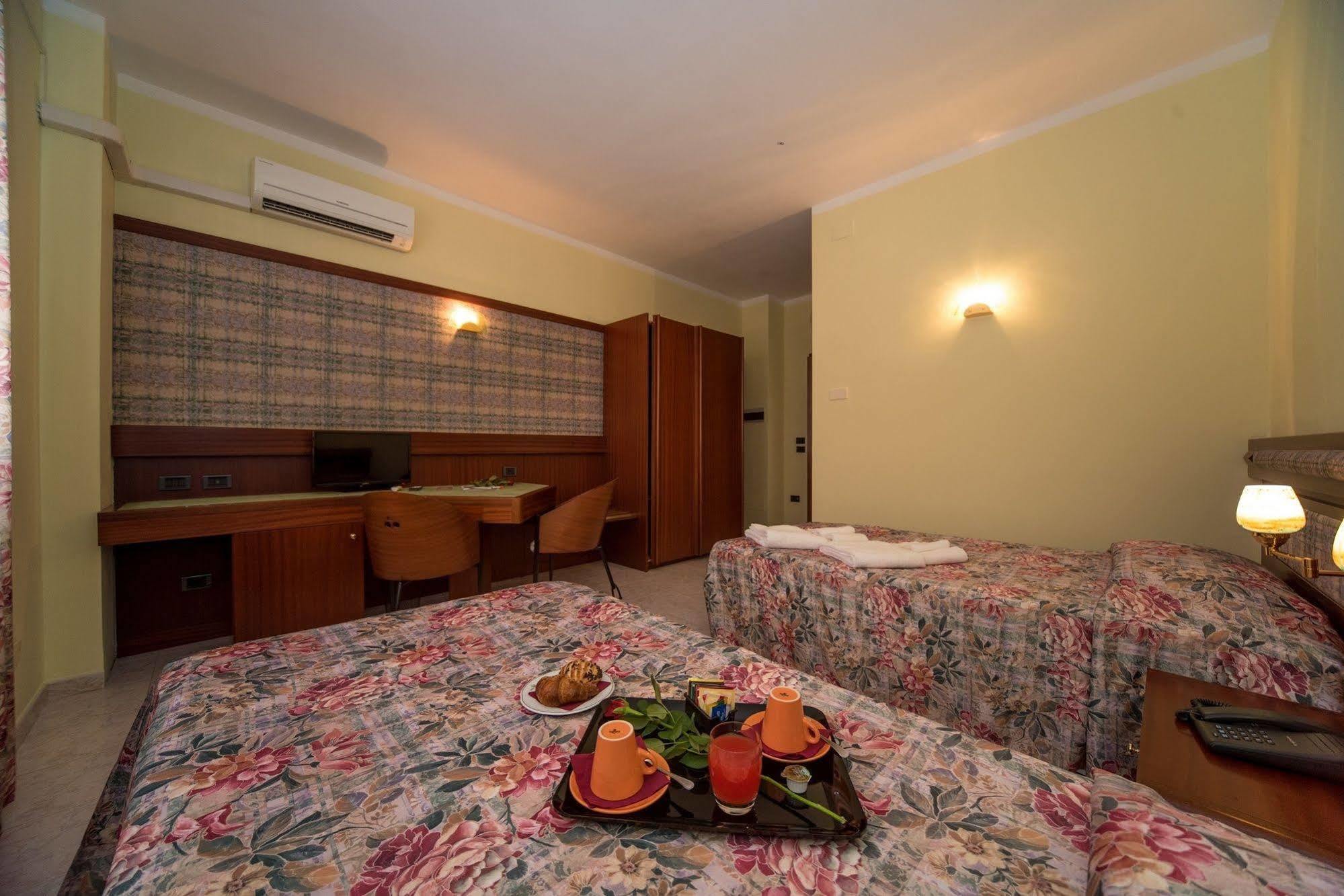 New Petit Hotel Tempio Pausania Exterior foto